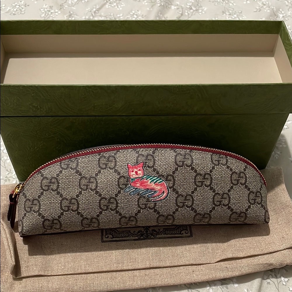 Gucci GG Supreme Cat Print Zip Pouch - Beige/Brown